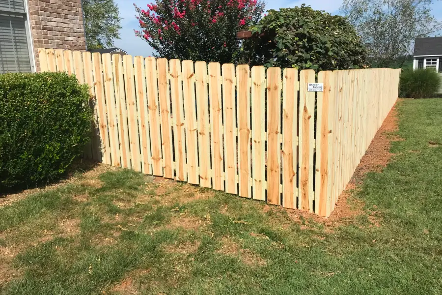 Shadowbox wood privacy fence
